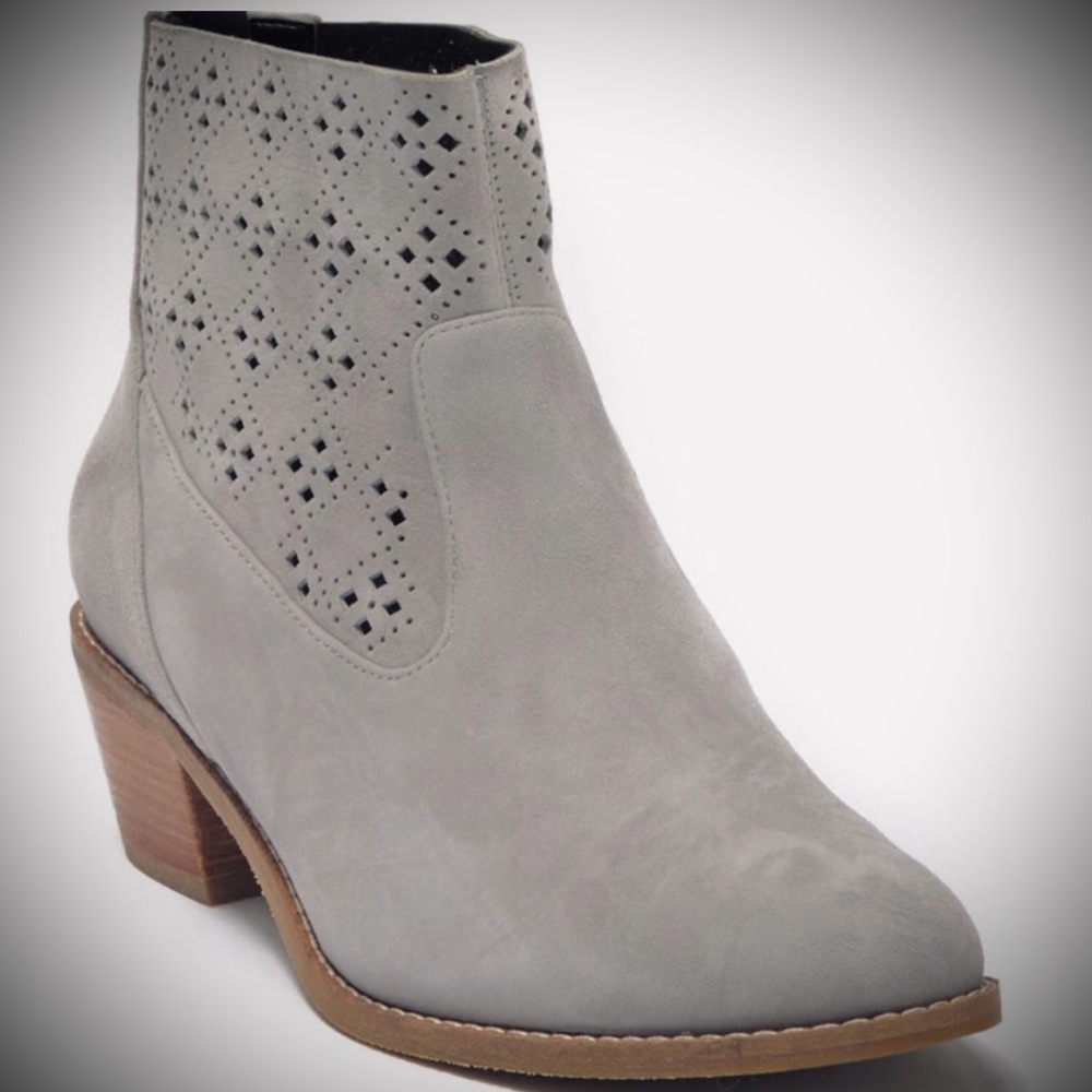 NWT 🛍️ Cole Haan Grey Suede Perforated Booties